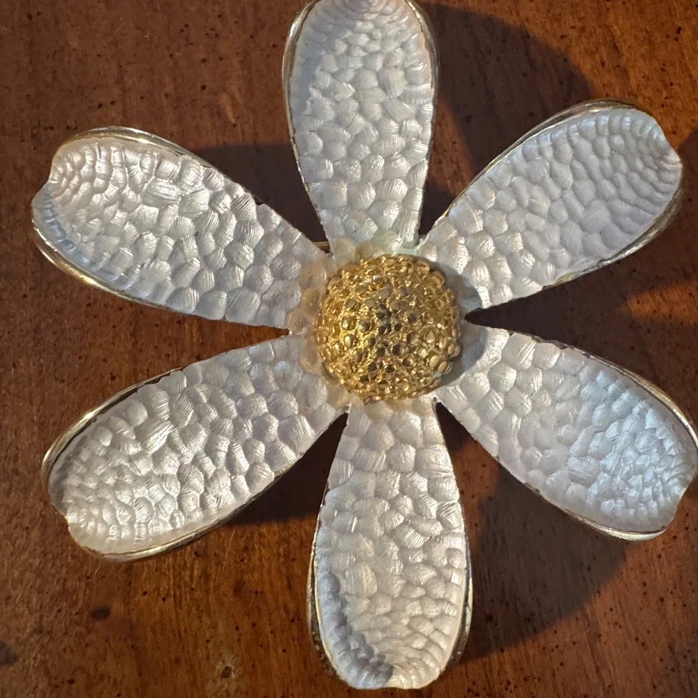 Park Lane Vintage White Enamel Daisy Flower Brooch Gold Tone Textured 3 Inch